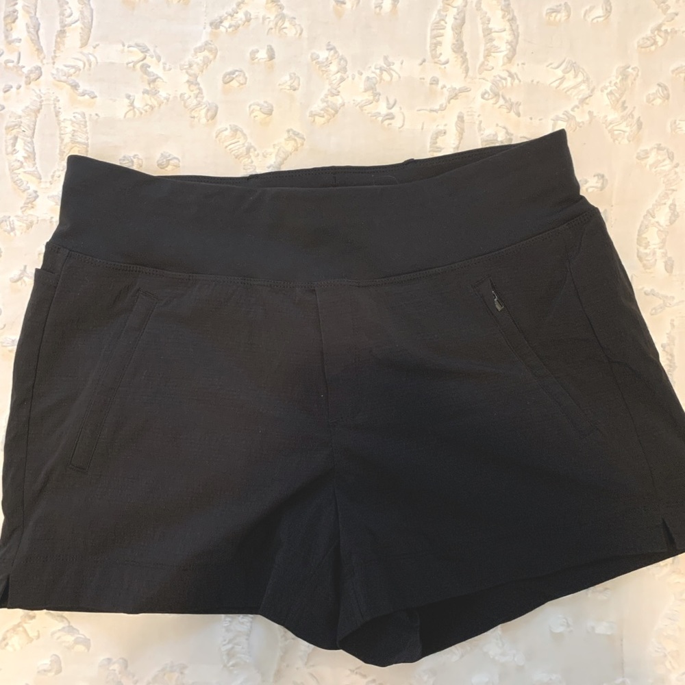 Women’s Athleta Trekki North shorts